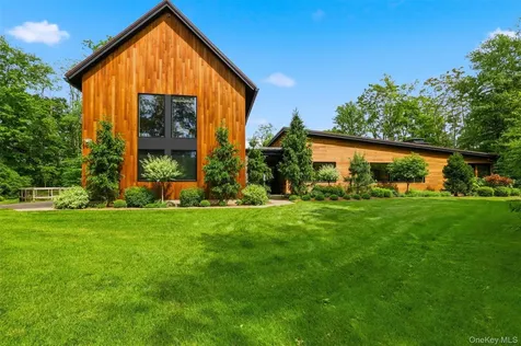 44 Woodlands Trail Clinton Corners NY 12514