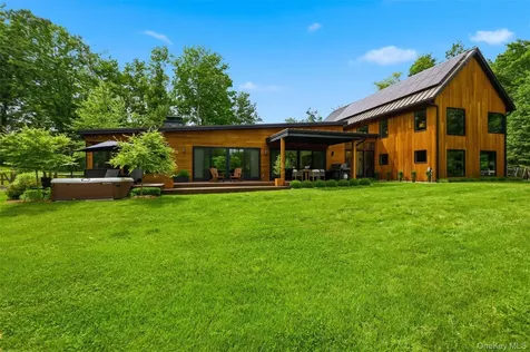 44 Woodlands Trail Clinton Corners NY 12514