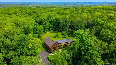 44 Woodlands Trail Clinton Corners NY 12514