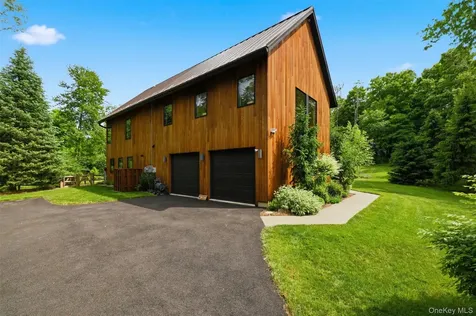 44 Woodlands Trail Clinton Corners NY 12514