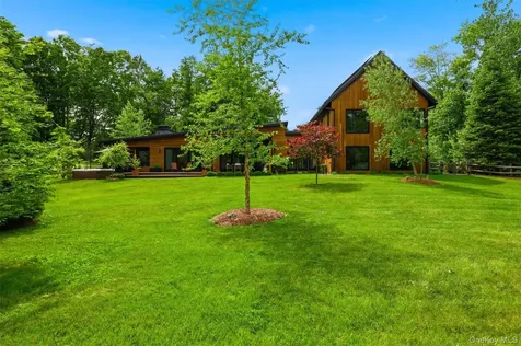 44 Woodlands Trail Clinton Corners NY 12514