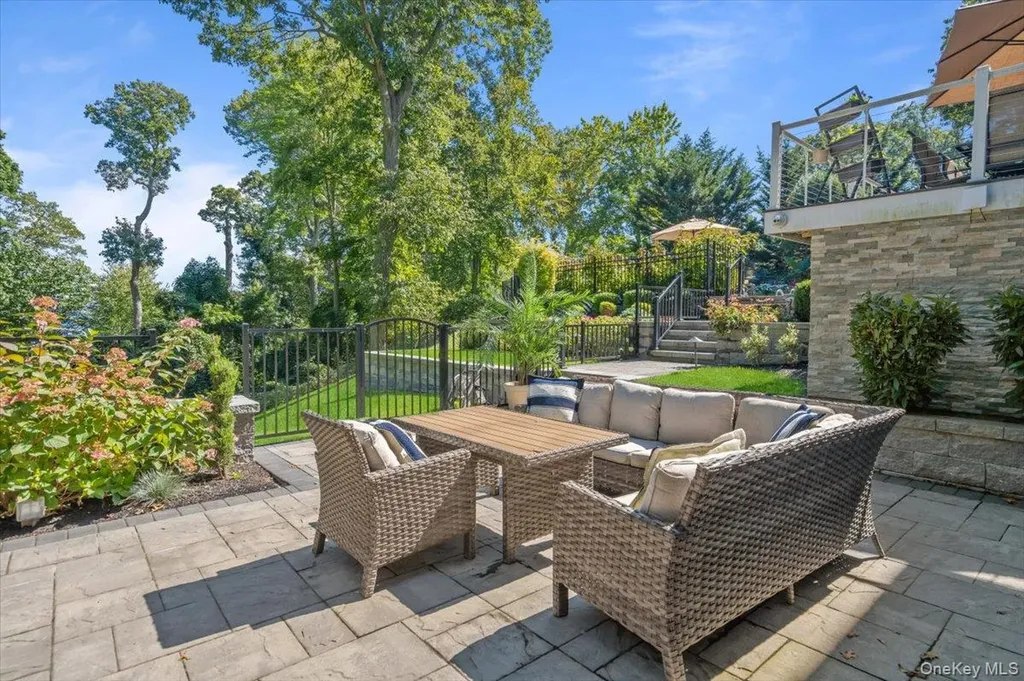 5 Coon Hollow Road Lloyd Harbor NY 11743