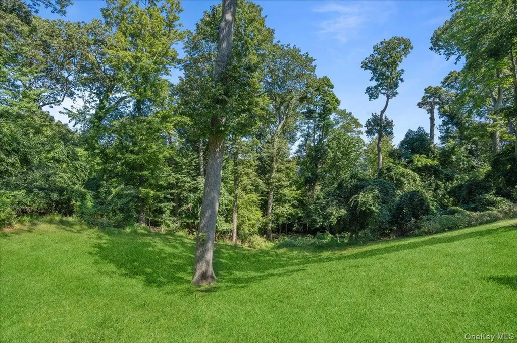 5 Coon Hollow Road Lloyd Harbor NY 11743