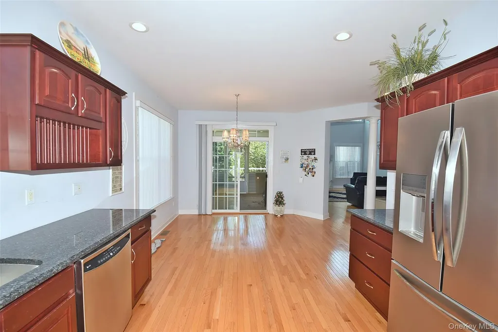 56 Foxglove Row Aquebogue NY 11901