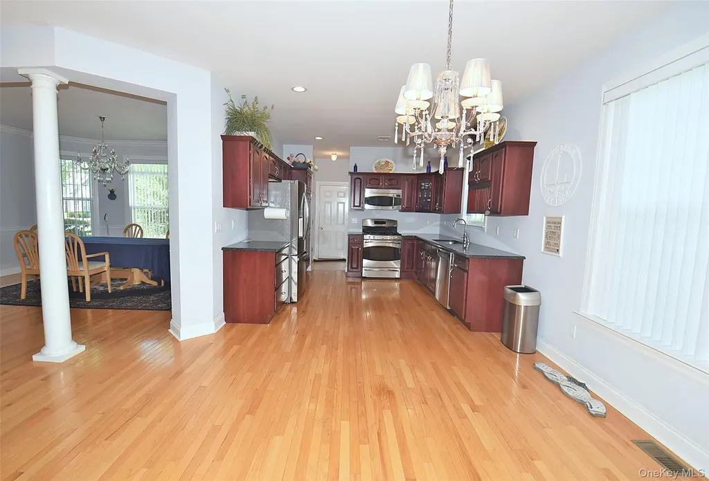 56 Foxglove Row Aquebogue NY 11901