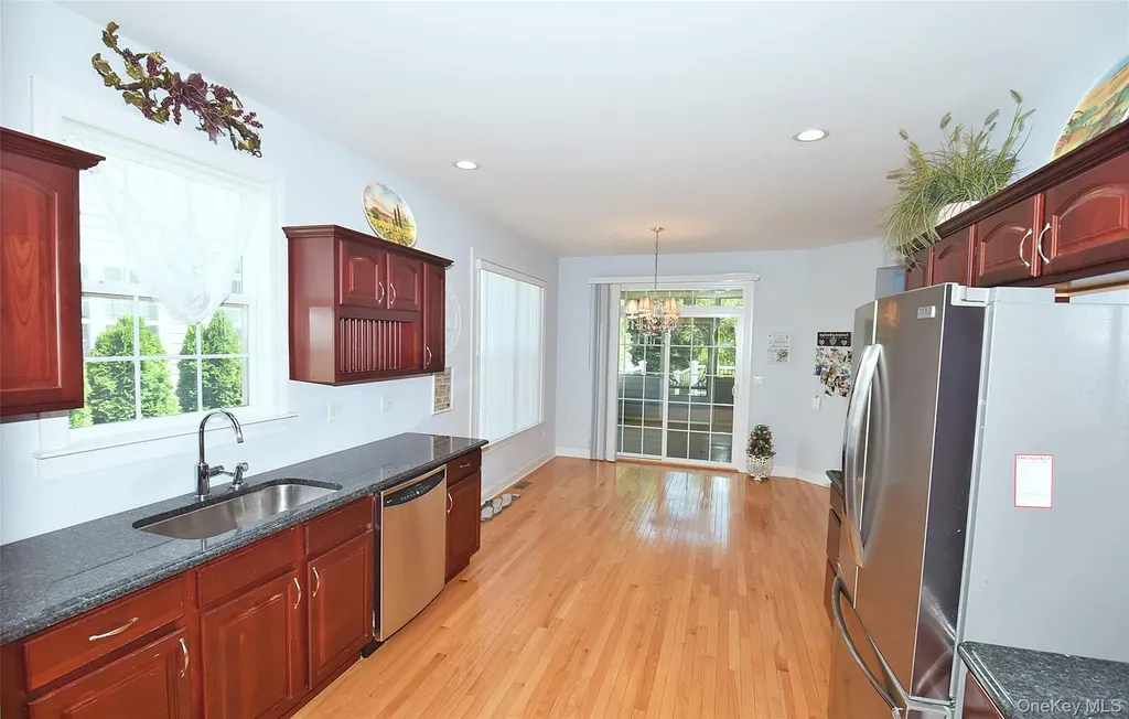 56 Foxglove Row Aquebogue NY 11901