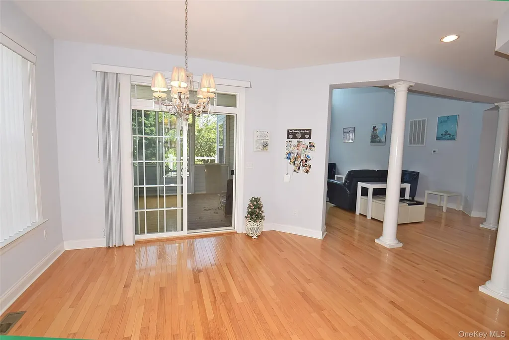 56 Foxglove Row Aquebogue NY 11901