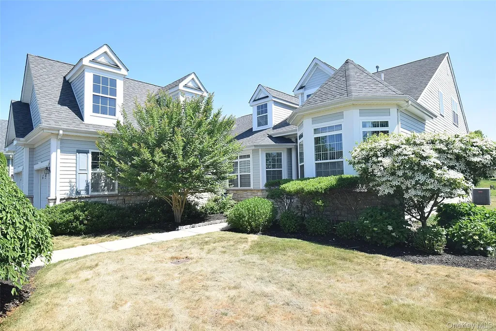 56 Foxglove Row Aquebogue NY 11901