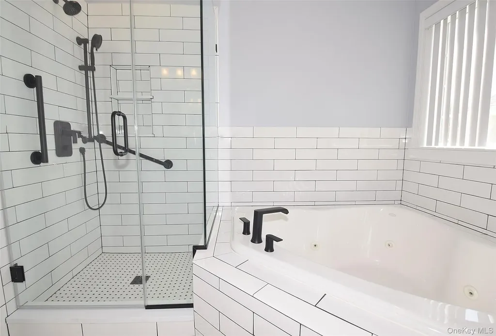 56 Foxglove Row Aquebogue NY 11901
