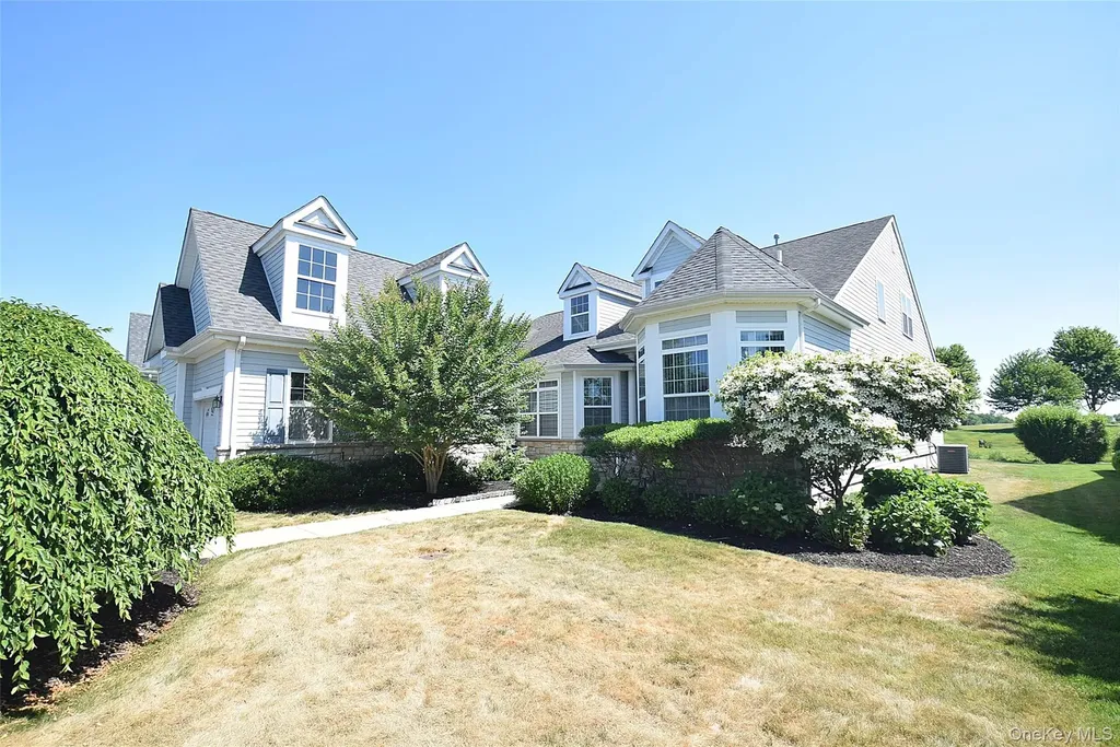 56 Foxglove Row Aquebogue NY 11901