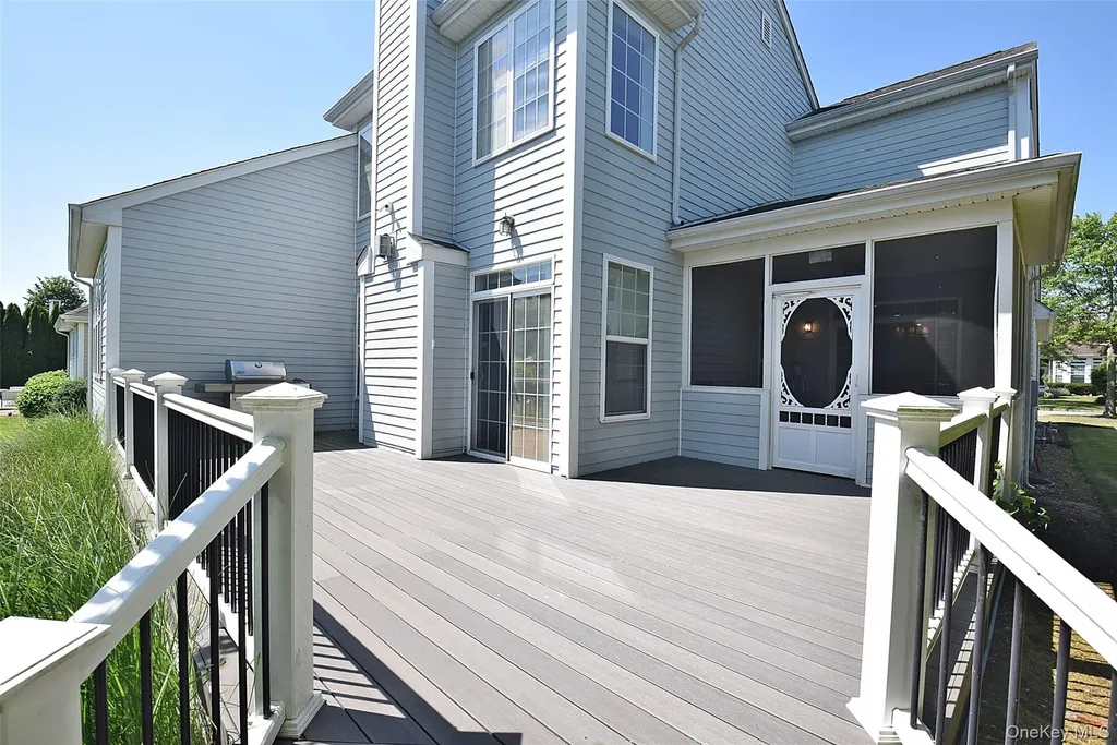 56 Foxglove Row Aquebogue NY 11901