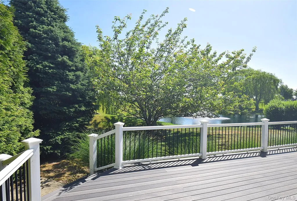 56 Foxglove Row Aquebogue NY 11901