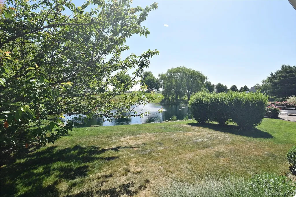 56 Foxglove Row Aquebogue NY 11901