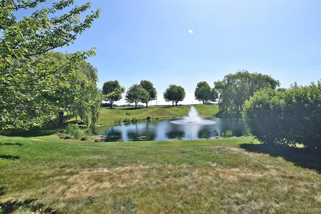 56 Foxglove Row Aquebogue NY 11901