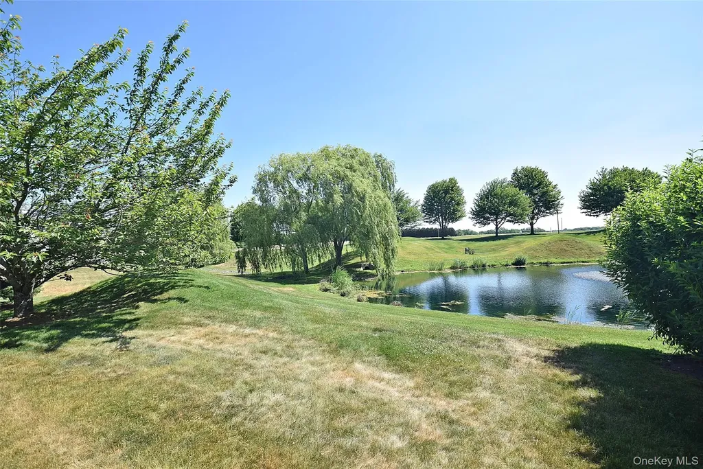 56 Foxglove Row Aquebogue NY 11901