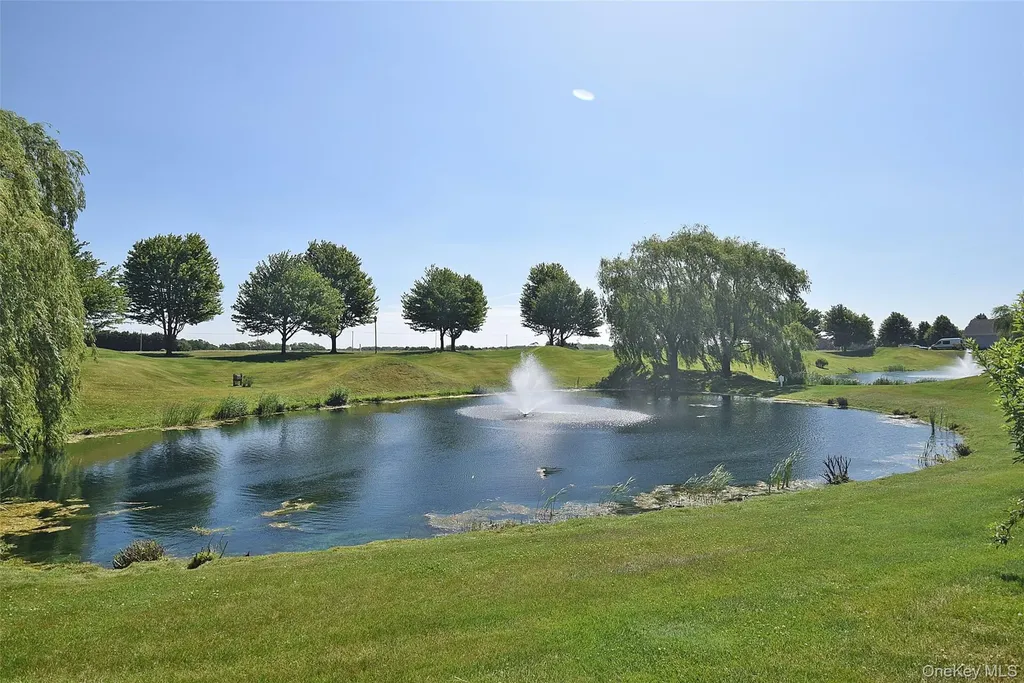 56 Foxglove Row Aquebogue NY 11901
