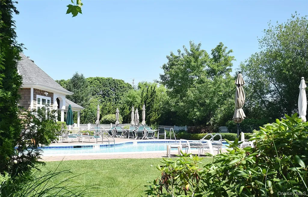 56 Foxglove Row Aquebogue NY 11901