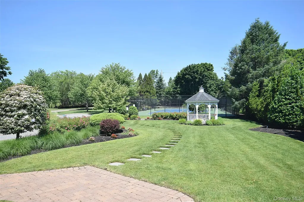 56 Foxglove Row Aquebogue NY 11901