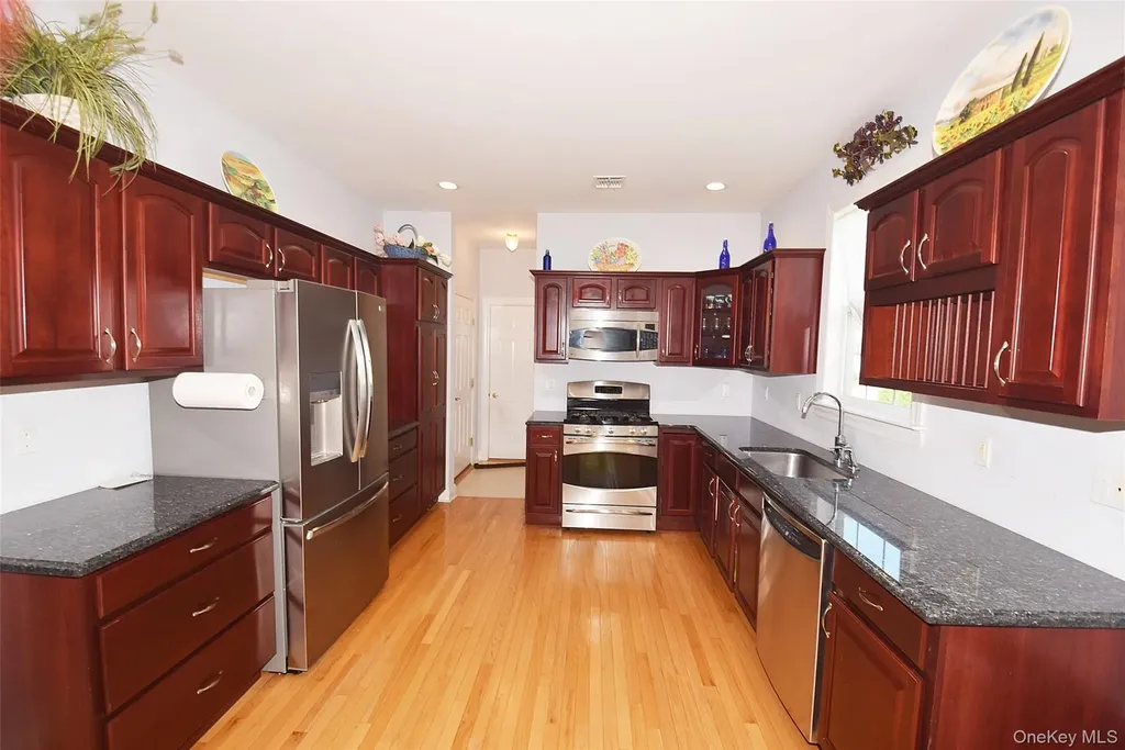 56 Foxglove Row Aquebogue NY 11901