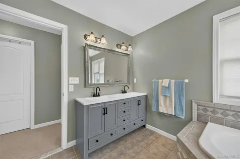12 Brewster Court Washingtonville NY 10992