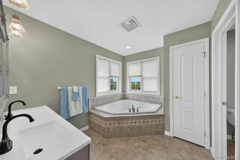 12 Brewster Court Washingtonville NY 10992
