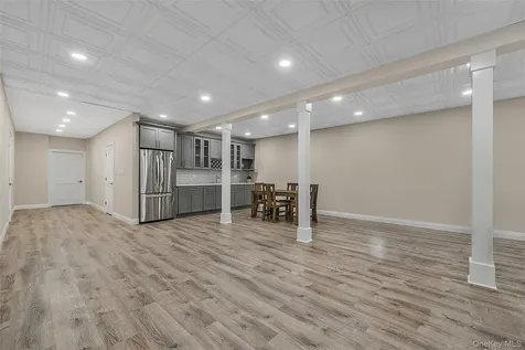 52102 Beech Tree Lane Plainview NY 11803