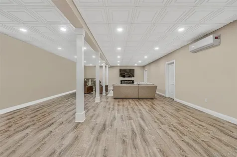 52102 Beech Tree Lane Plainview NY 11803