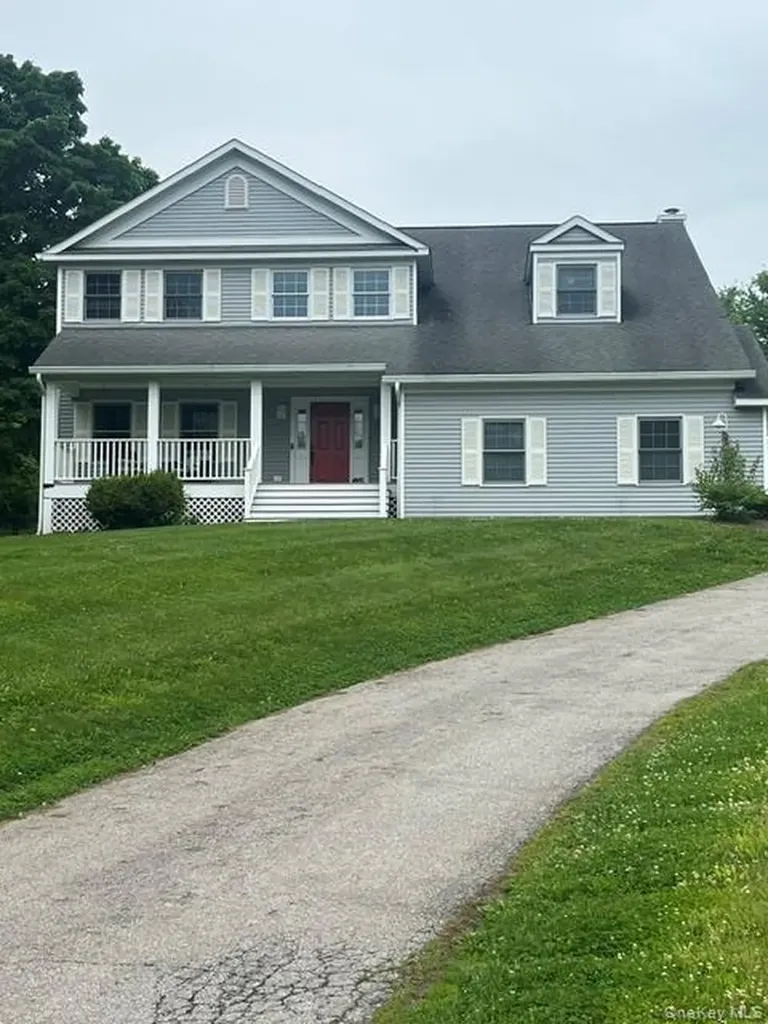 9 Mystic Glen Place Fishkill NY 12524