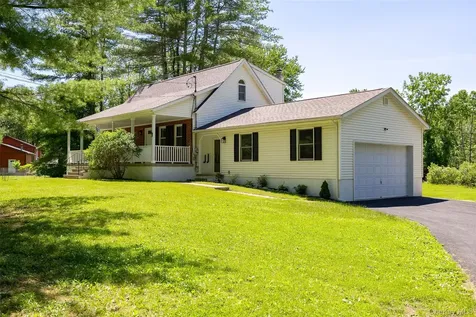 18 Cream Street Hyde Park NY 12538