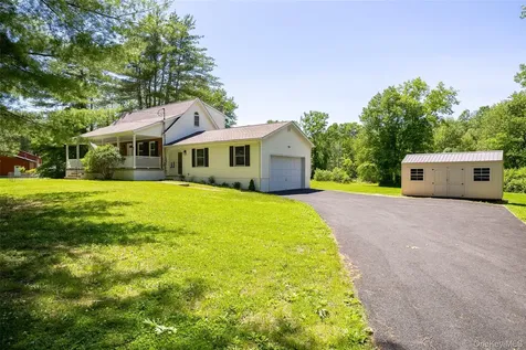 18 Cream Street Hyde Park NY 12538