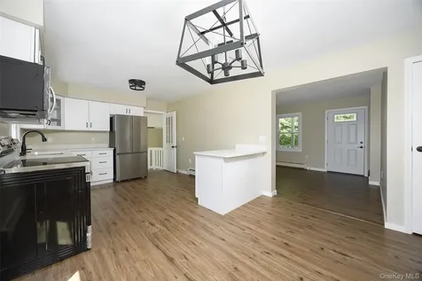 18 Cream Street Hyde Park NY 12538