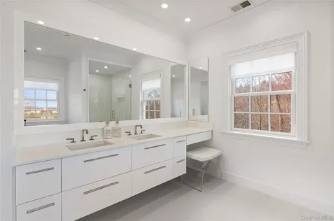 86 Sheather Road Mount Kisco NY 10549