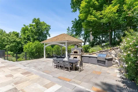 86 Sheather Road Mount Kisco NY 10549