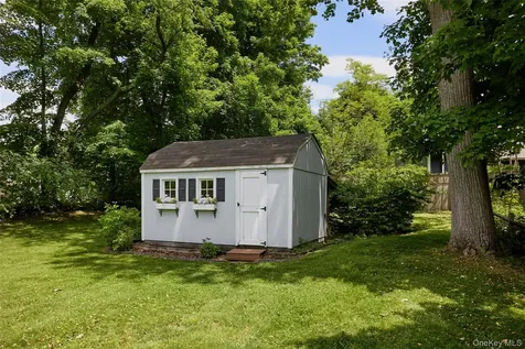 37 Mansion Drive Hyde Park NY 12538