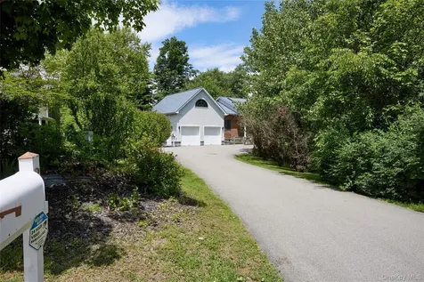 37 Mansion Drive Hyde Park NY 12538