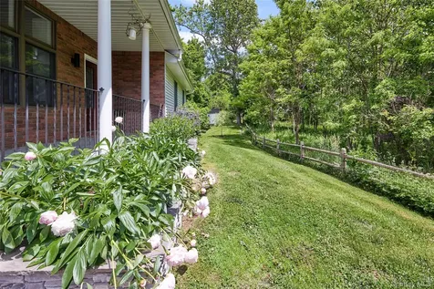 37 Mansion Drive Hyde Park NY 12538