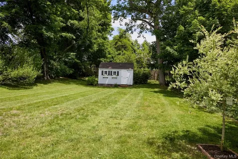 37 Mansion Drive Hyde Park NY 12538