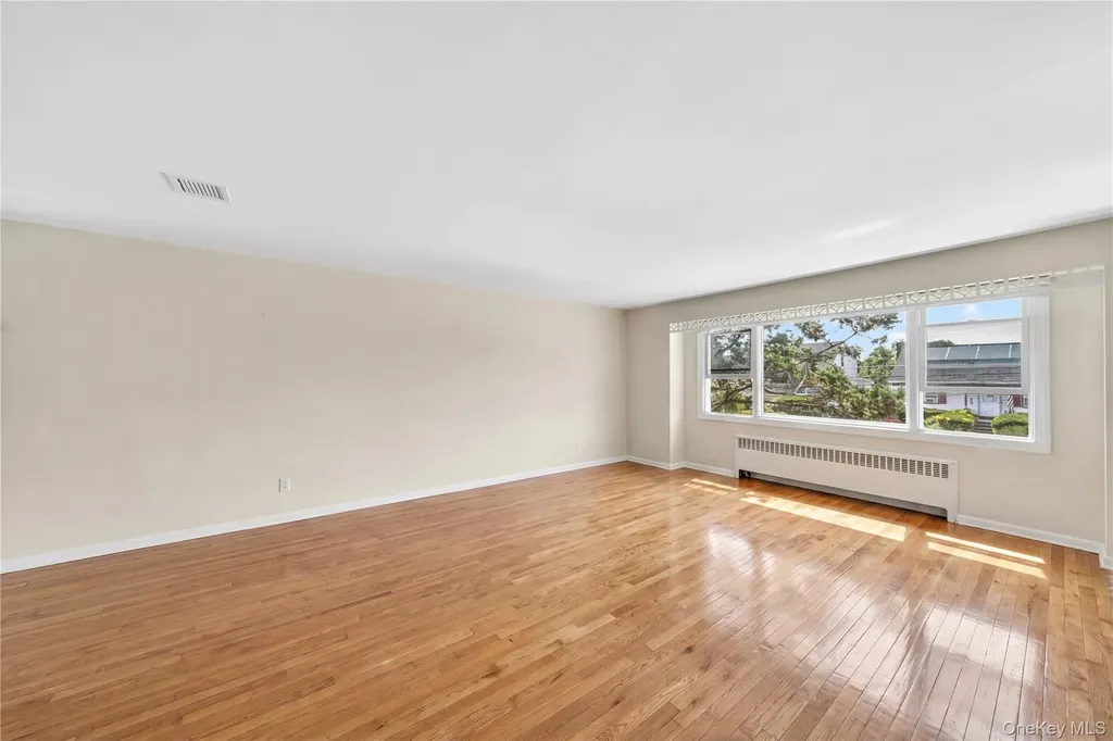 240 Pearl Street Lawrence NY 11559