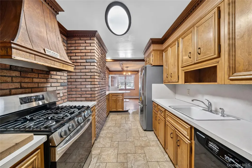 240 Pearl Street Lawrence NY 11559