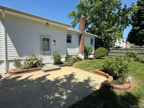 322 N Virginia Avenue Massapequa NY 11758
