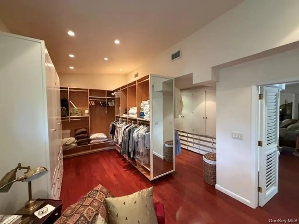 247 Barrett Road Lawrence NY 11559