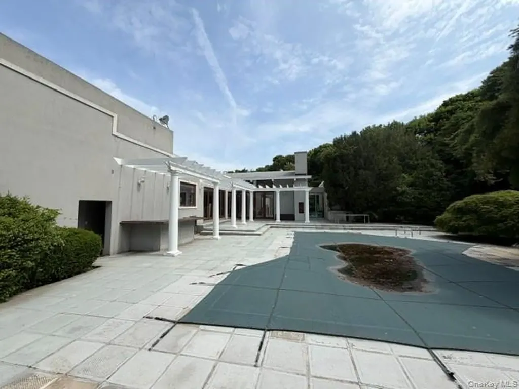 247 Barrett Road Lawrence NY 11559