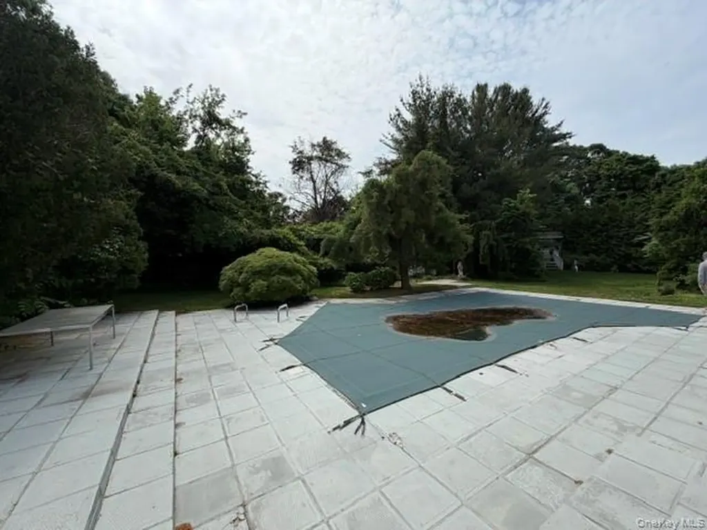 247 Barrett Road Lawrence NY 11559