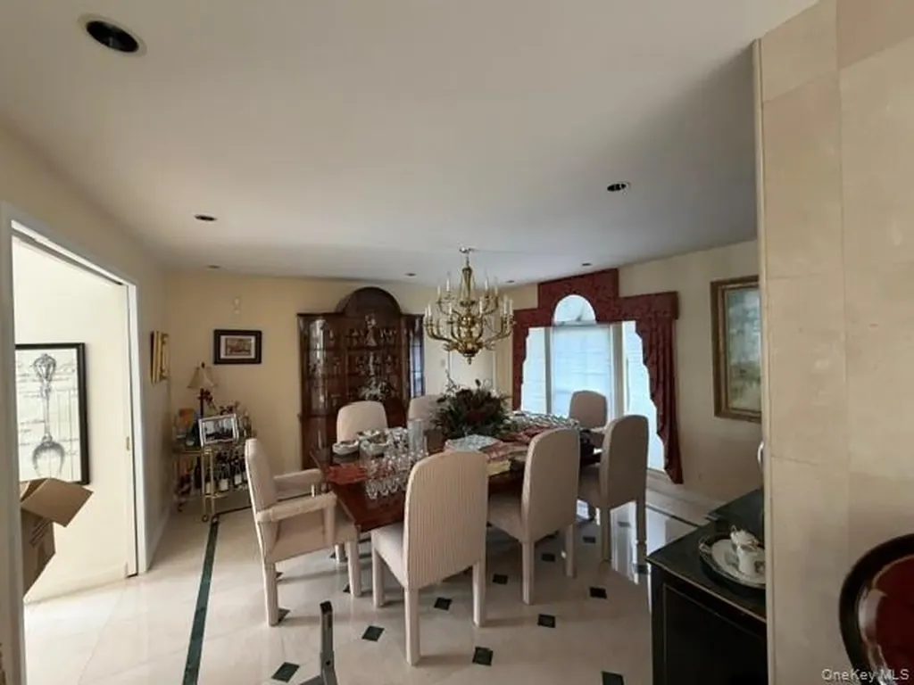 247 Barrett Road Lawrence NY 11559