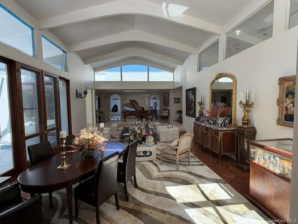 247 Barrett Road Lawrence NY 11559