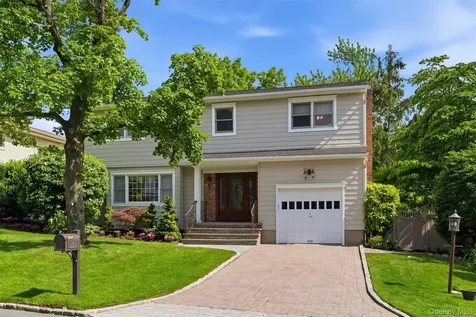 7 Lawrence Court Syosset NY 11791
