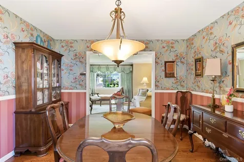 7 Lawrence Court Syosset NY 11791