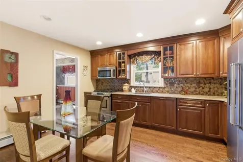 7 Lawrence Court Syosset NY 11791