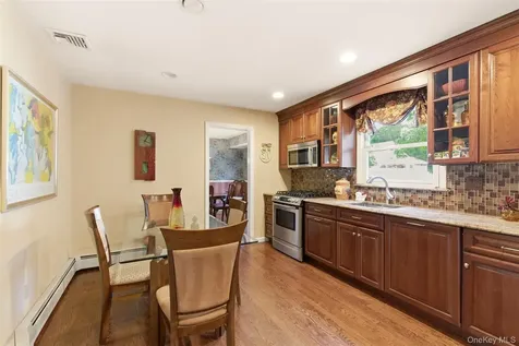 7 Lawrence Court Syosset NY 11791