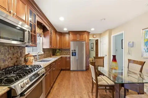 7 Lawrence Court Syosset NY 11791